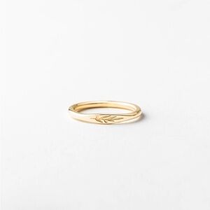 Delicate Gold Leaf Women's Ring